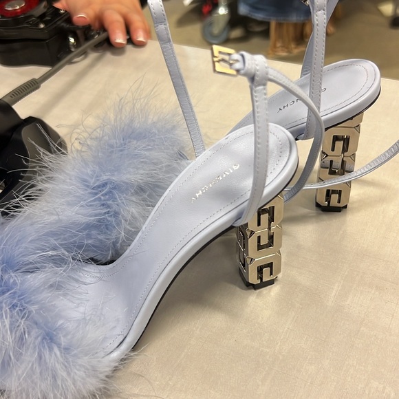 Givenchy G cube heel - Picture 1 of 4